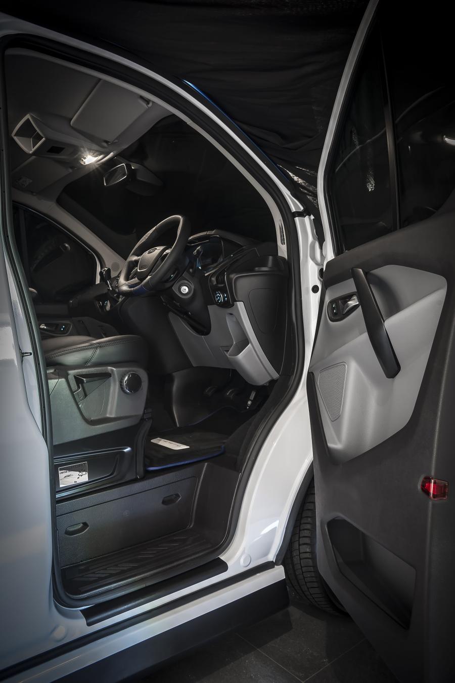  Ford Transit Custom M-Sport 2015 года  (фото 33 из 38)